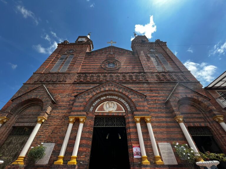 iglesia principal de Arbeláez